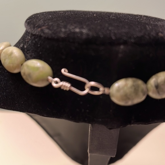 N64. Green and black stone necklace. - Picture 4 of 4